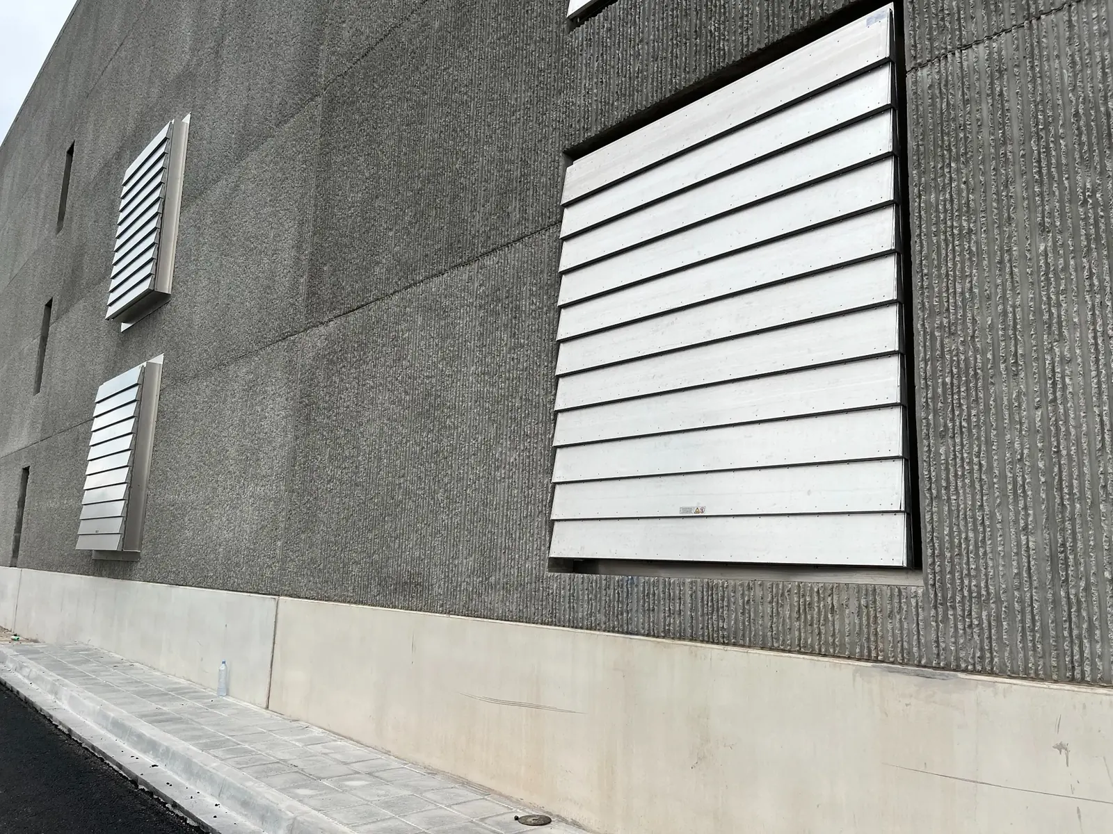 Nova nau logística i urbanització exterior